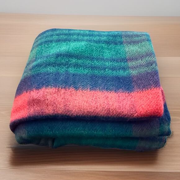 100% Wool Blanket Throw LINDSAY Modern Tartan Woven UK 62 X 58 Green Maroon Navy - Picture 1 of 4